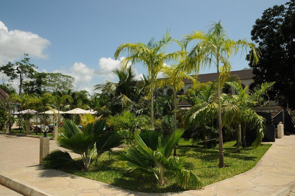 Lotfa Resort Diani เดียนีบีช ภายนอก รูปภาพ
